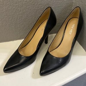 Black genuine leather - Nine West heels - size 8